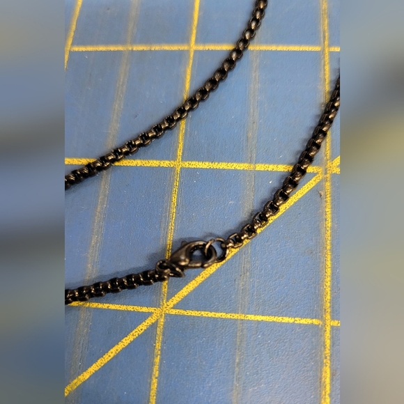 Black Chain &  Arrowhead Pendant Necklace - Picture 3 of 5